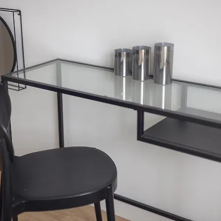 Brand New Business By Bookinghost * Varsovie